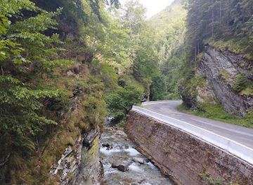 romania/parang-mountains/landmark/waterfall-shower-ranger
