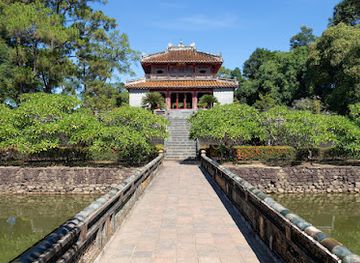 vietnam/hue/landmark/mausoleum-of-emperor-minh-mang