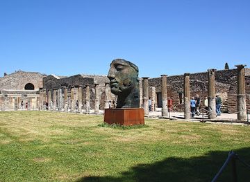 italy/pompeii/landmark/quadriporticus-of-the-theatres