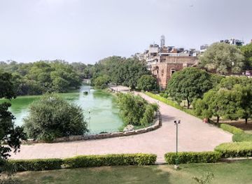 india/delhi/hauz-khas-village/landmark/deer-park-lake