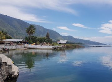 indonesia/lake-toba/landmark/batu-kursi-raja-siallagan-stone-chair-of-king-siallagan