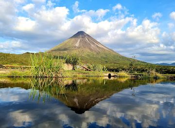 costa-rica/san-carlos/landmark/arenal-volcano-view-and-lava-trails