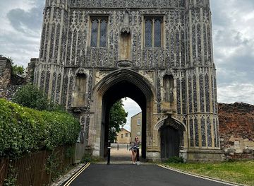 united-kingdom/essex/landmark/st-john-s-abbey-gate