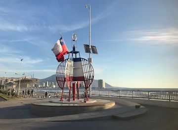 chile/iquique/landmark/monumento-boya-esmeralda