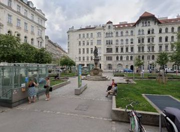 austria/vienna/josefstadt/landmark/wachsamkeitsbrunnen