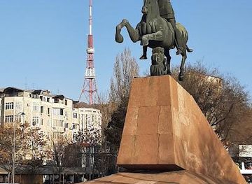 armenia/aparan/landmark/vardan-mamikonyan-statue
