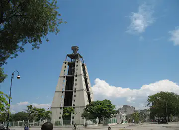 Tour 2004 Bicentennial Monument