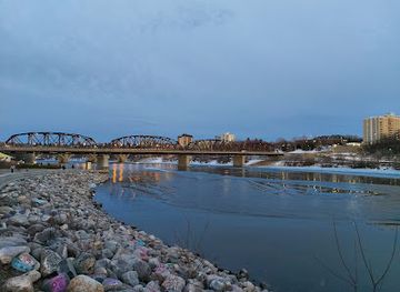 canada/saskatoon/landmark/river-landing-spray-park