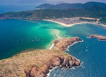 vietnam/quy-nhon/landmark/hon-kho-beach