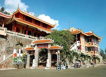 vietnam/vung-tau/landmark/dinh-co-temple
