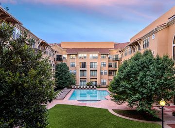 texas/lubbock/north-overton/landmark/centre-suites-at-overton-park