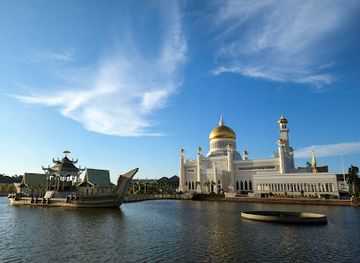 brunei/bandar-seri-begawan/landmark/taman-mahkota-jubli-emas