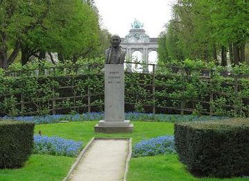 belgium/brussels-capital-region/landmark/buste-de-robert-schuman
