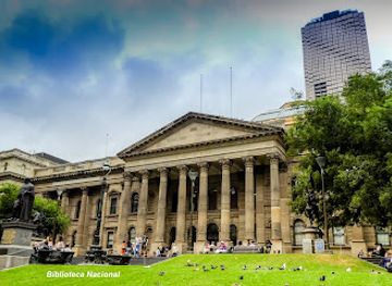 australia/melbourne/landmark/sir-redmond-barry-statue
