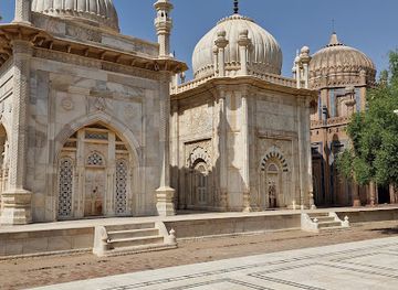pakistan/cholistan-desert/landmark/royal-graveyard