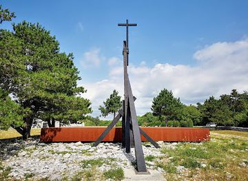 slovenia/southeast-slovenia/landmark/monumento-foiba-di-basovizza