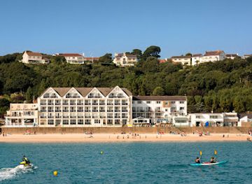 jersey/saint-peter/landmark/golden-sands-hotel