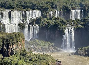 brazil/foz-do-iguacu/landmark/marco-das-tres-fronteiras