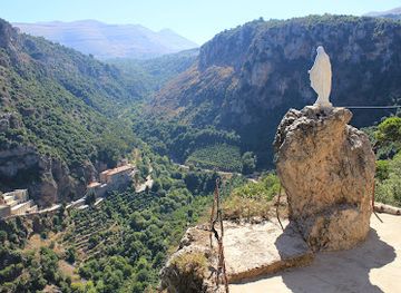 lebanon/qadisha-valley/landmark/deir-mar-antounios-al-kabeer-ghazhiya-al-rahbaniya-al-lubnaniya-al-marouniya