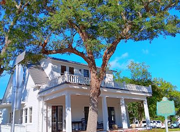 florida/panhandle/landmark/the-historic-mckenzie-house