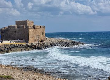 cyprus/paphos/landmark/pier-paphos-castle-view