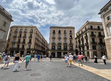 spain/barcelona/barri-gotic/landmark/saint-james-s-square