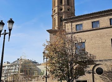 spain/zaragoza/casco-historico/landmark/plaza-de-cesar-augusto