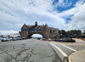 rhode-island/narragansett/landmark/narragansett-sea-wall