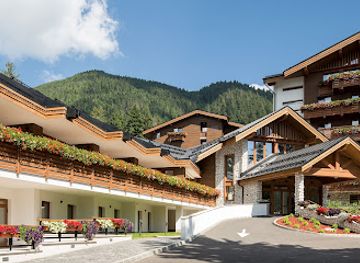 romania/poiana-brasov/landmark/teleferic-grand-hotel