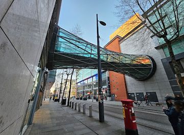 united-kingdom/manchester/landmark/the-undamaged-red-post-box