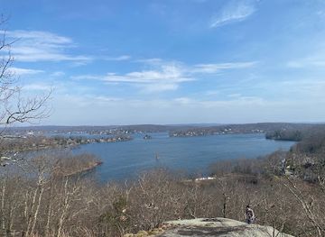connecticut/danbury/landmark/bear-mountain-reservation