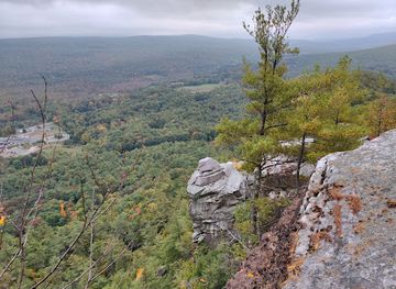 massachusetts/berkshires/landmark/monument-mountain-reservation
