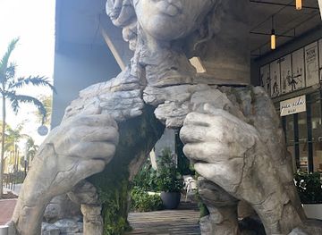 florida/fort-lauderdale/las-olas-boulevard/landmark/statue-las-olas-apartments