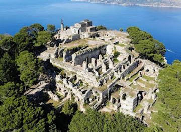 italy/capri/landmark/villa-jovis