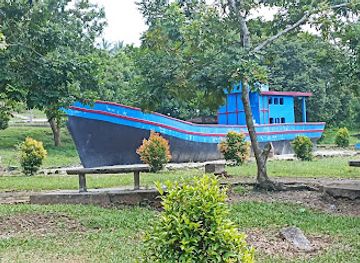 vietnam/northwest/landmark/monumen-perahu-eks-pengungsi-vietnam
