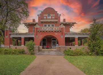 texas/waco/landmark/show-and-tell-antiques