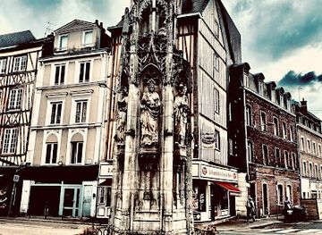 france/rouen/landmark/fontaine-de-la-croix-de-pierre