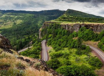 washington/columbia-river-gorge/landmark/rowena-crest-viewpoint