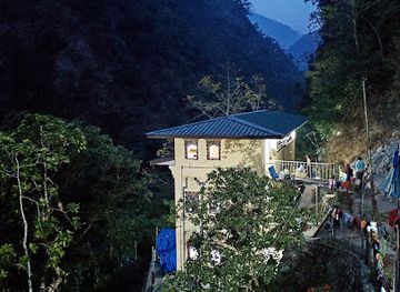 bhutan/zhemgang-district/landmark/duenmang-tsachu