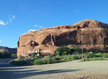 utah/moab/landmark/hole-n-the-rock