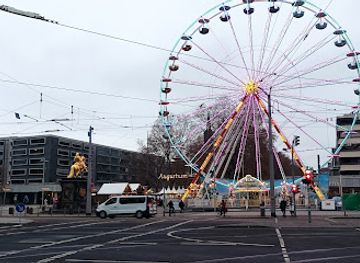 germany/dresden/neustadt/landmark/rundbrunnen-goldene-reiter-blick