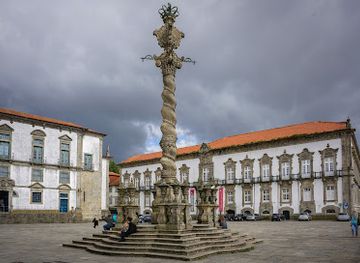 portugal/porto/baixa/landmark/pillory-of-porto
