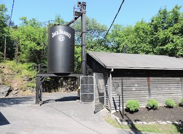 tennessee/jack-daniel-s-distillery/landmark/jack-daniels-barrel-house-1-14