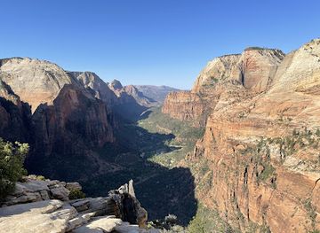 utah/zion-national-park/landmark/zion-guide-hub