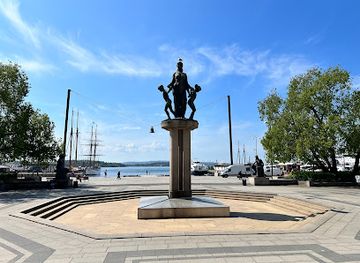norway/oslo/landmark/fountains-at-city-hall-square