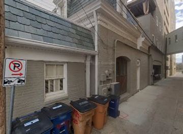 texas/central-texas/landmark/houghton-carriage-house