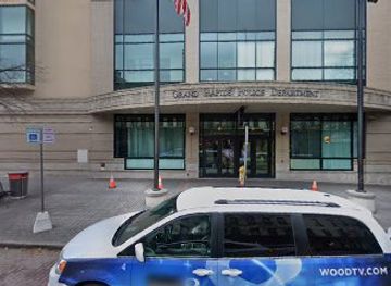 michigan/grand-rapids/landmark/grand-rapids-abandoned-vehicle