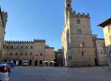 italy/san-gimignano/landmark/piazza-dei-priori