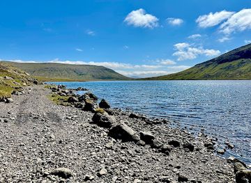 faroe-islands/vagar-island/landmark/fjallavatn