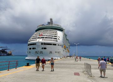sint-maarten/great-bay/landmark/dr-a-c-wathey-cruise-and-cargo-facilities
